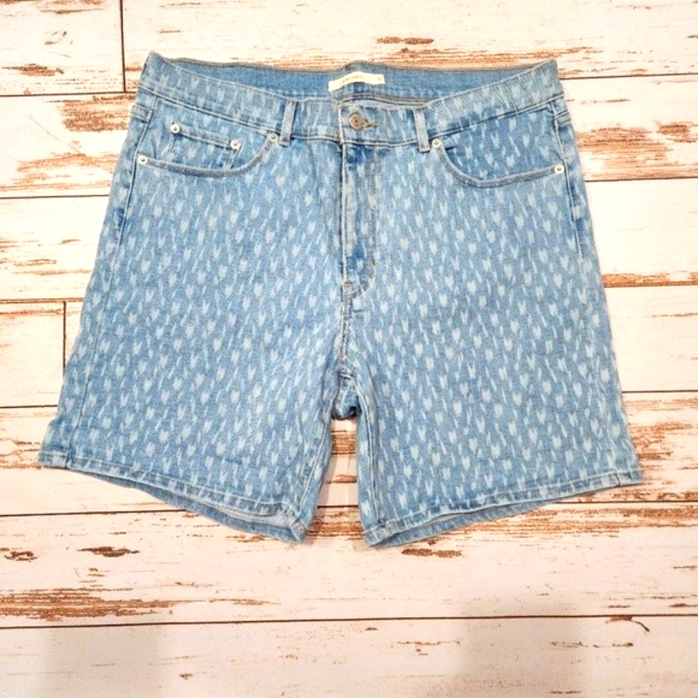 Levi's classic women's light wash all over pattern high-rise jean shorts 14 32